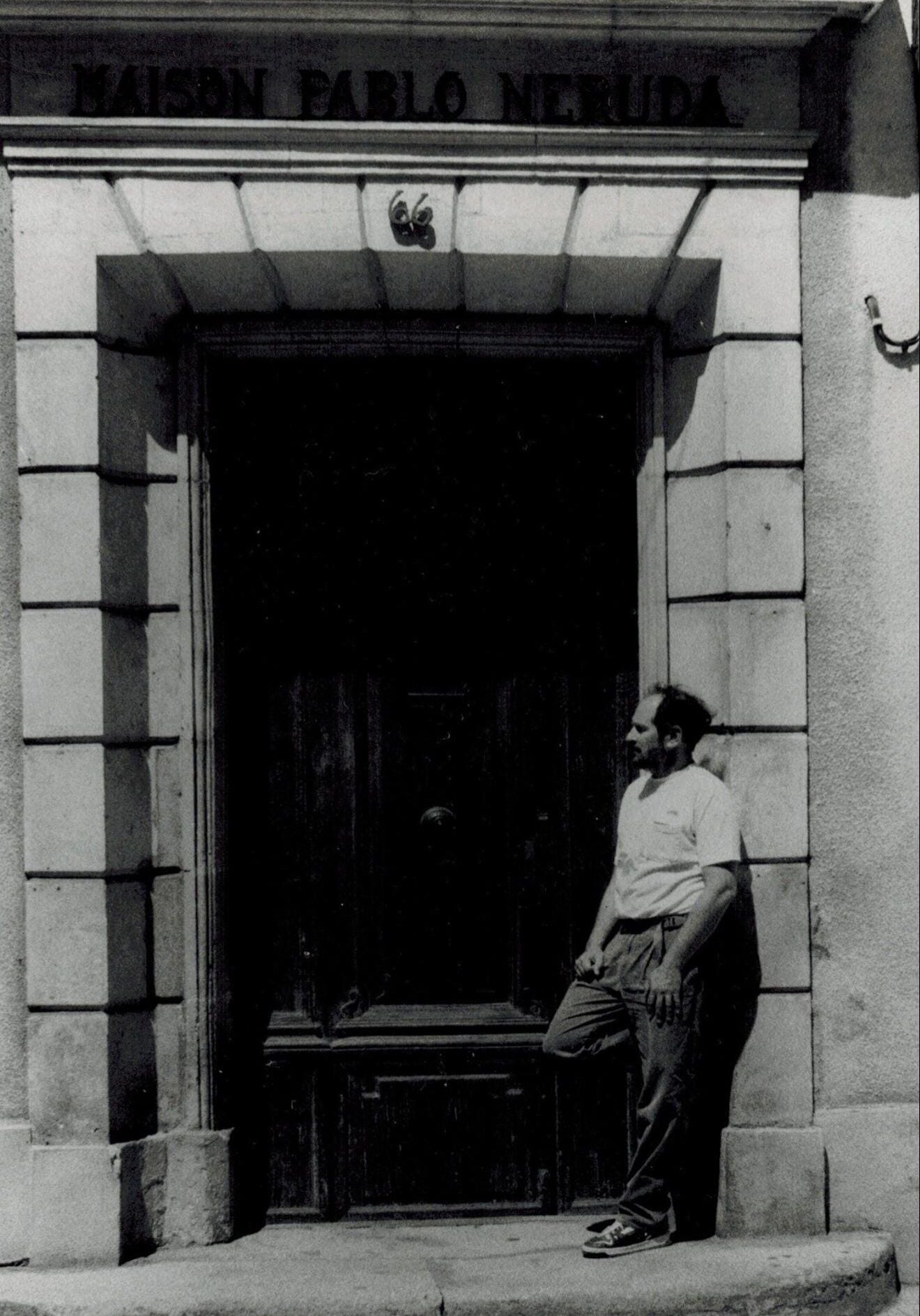 Joel Eis at the door of Pablo Neruda’s house Arles, France. 1990 (photo, T. Labori)